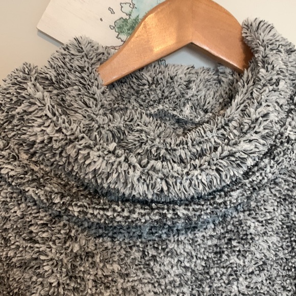 Fuzzy turtle neck sweater - Picture 3 of 5